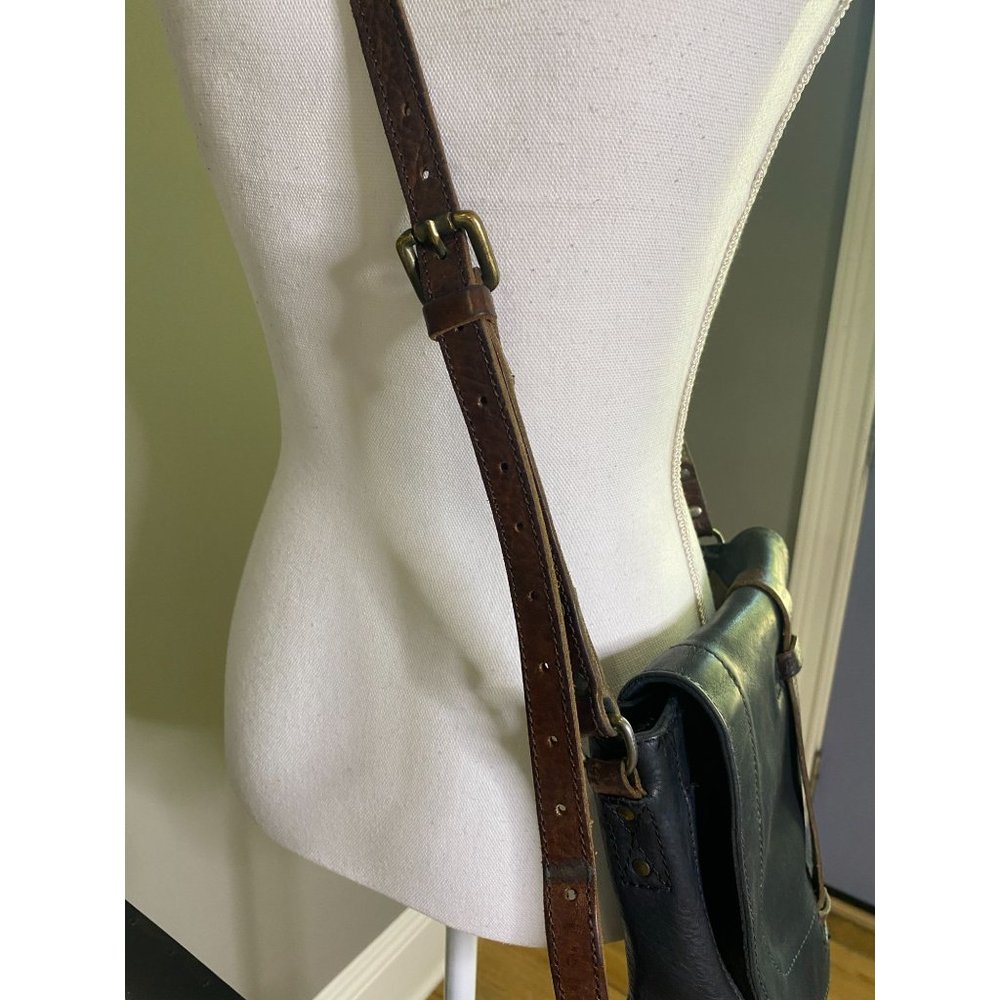 WILL Leather Goods Seneca Black Crossbody Bag - Picture 11 of 12